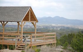 Utopia Family Home With Mountain Viewing Deck!